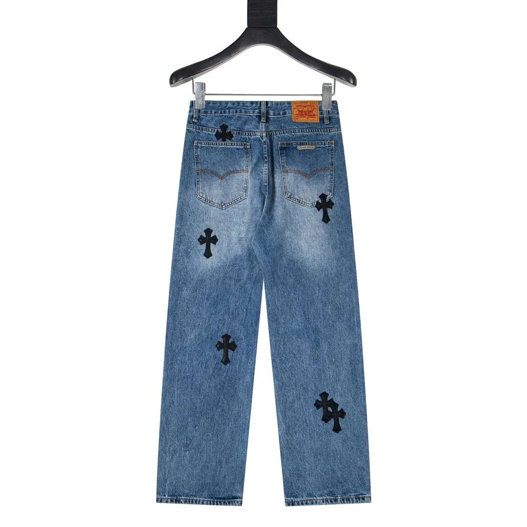P270 model number Y846 Chrome Hearts Chrome Hearts high-end limited edition jeans exude uninhibited personality and unique charm. Every wear and tear is carefully designed to present a unique artistic feel. Made of imported denim fabric, which has undergone heavy industrial washing and destruction treatment, the trousers show a super cool effect on the upper body, allowing you to dominate the fashion stage.  This is more than just a pair of jeans, it is an expression of attitude. With its unique design concept and ultimate pursuit of details, Croxin breaks traditional boundaries and defines the jeans trend in the new era. The trousers are made of double-layer woven fabric and matched with customized hardware, showing an incomparably beautiful and unique style, making every wearer the focus of fashion. Imported denim fabric, super heavy-duty washed and damaged, the upper body is super cool! Customized hardware, incomparably good-looking models. The production process is difficult. It has a high-street feel. Size: 28-34 (corresponds to s～xl)